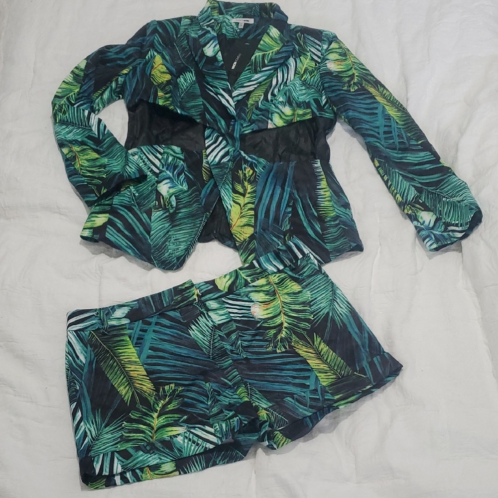 Tropical Leaf Print Women Shorts